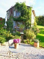 Kleines Haus Mit Schwimmbad Und Grossem Garten Ferienhaus In La Vineuse Von Homeaway Vacation Rental Travel Homeawa Ferienhaus Urlaub Ferienhaus Sudtirol