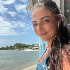 Pra quem trabalha tem que ser amamentação mista. Introdução alimentar é de  menos, mas até médicos de fora recomendam iniciar frutinhas, sucos e chas  aos 4 meses SE tiver sinais de prontidão.