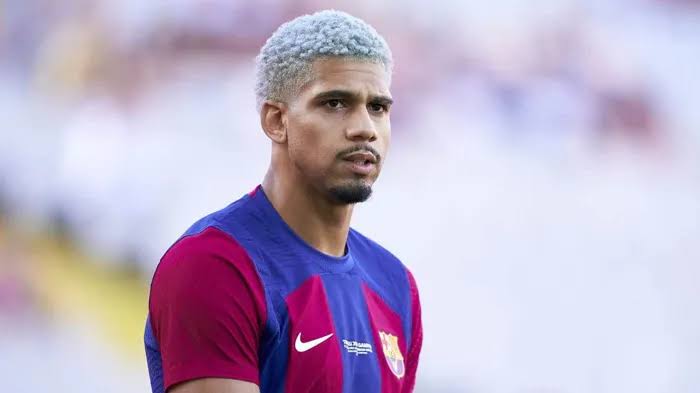 أراوخو لاعب فريق برشلونة الإسباني 