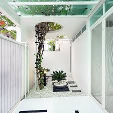 Pembayaran mudah, pengiriman cepat & bisa cicil 0%. Di Balik Tembok Pagar Muka Rumah Ini Dibuat Taman Kering Dengan Mempertahankan Sebuah Pohon Besar Pohon Ini Juga Berfungsi Meluwe Rumah Desain Desain Rumah