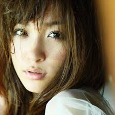 While trying on a wedding dress in one of the boutiques in busan, sandara revealed her envious feeling when she was asked about big bang's taeyang and hyo rin's. Dara Park Secretly Married Mediamass