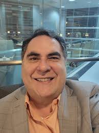 Petición de oración! Le saludo desde el aeropuerto de Miami, saliendo hacia  Carolina del Norte. Allí nos encontraremos evangelistas de todo el país con  el propósito de orar juntos y buscar la