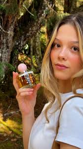 ✨🍯 Desde que lo huelo, el perfume de miel se volvió mi favorito… dulce,  cálido, es de esos aromas que abrazan, que te llenan de calma y felicidad…  y juro que cada vez que lo uso me transporta a un ...