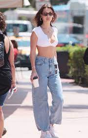 Bella Hadid In Levi S Throw Back 90 S Jeans Denimology Bella Hadid Outfits Fashion Inspo Outfits Celebrity Street Style