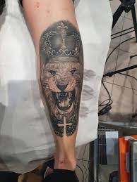 E drept că doare al naibii de tare să le faci, dar e ceva special tocmai pentru că nu se aruncă mulți în această zonă. Tatuaje Picior