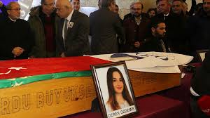 Türkiye'deki kadın cinayetlerinin son kurbanı 20 yaşındaki ceren özdemir oldu. Ceren Ozdemir In Katil Zanlisi Daha Fazla Kisiyi Oldurmek Icin Tabanca Bulmaya Calistim