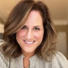 Melissa Clawson's Instagram, Twitter & Facebook