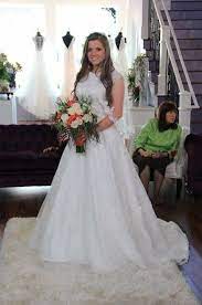Joy Anna Her Dress Fitting Duggar Wedding Wedding Dresses Joy Duggar Wedding