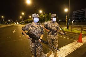 El gabinete de salud aprieta las medidas para evitar propagación del nuevo coronavirus en república dominicana y desde mañana 31 de diciembre eliminó la gracia de dos horas de los días sábado 2 y 9 y el domingo 3 y 10 de enero, el toque de queda será desde las 12 del mediodía a 5 de la mañana. Toque De Queda En Peru Nuevos Horarios Por Regiones Y Restricciones Para Contener La Pandemia Cuarentena Peru Coronavirus Covid 19 Nuevas Medidas Covid Segunda Ola Revtli Respuestas El Comercio Peru