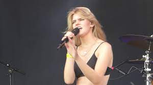 Последние твиты от emma bale (@emmabalemusic). Emma Bale Curacao Werchter 7 July 2018 Youtube