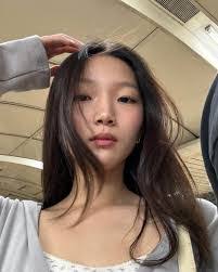 Kelly Kim's Instagram, Twitter & Facebook