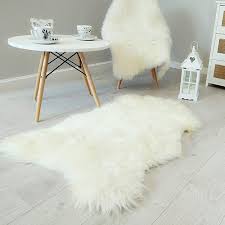 Viele top produkte im angebot! Amazinggirl Lammfell Schaffell Echt Fellteppich Dekofell Teppich Weiss Schafsfell Fell Fur Baby Kinderwagen 110 120 Cm Amazon De Kuche Haushalt Wohnen