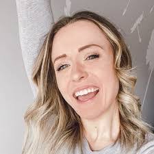 Jana Rutherford's Instagram, Twitter & Facebook