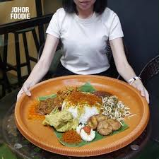Order from noor nasi ambeng legend online or via mobile app we will deliver it to your home or office check menu, ratings and reviews pay online or cash on delivery. Johor Foodie Giant Nasi Ambeng Dulang In Johor Facebook