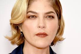 Sie hat sich ihre haare wasserstoffblond färben. Selma Blair Ergreifender Instagram Post Ihr Kampf Gegen Multiple Sklerose Gala De