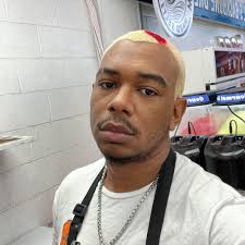 Just started demon slayer THIS MF right here funny asf 😂😂😂