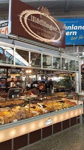 Die bäckerei bürkle backt als traditionsreiches familienunternehmen ausschließlich in der eigenen backstube mit den hauseigenen rezepten. Hoflinger Cafe Picture Of Backerei Hoflinger Munich Tripadvisor