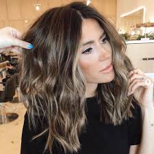 Brown waves + soft blonde highlights. The Most Flattering Medium Length Brown Hairstyles To Try In 2020 Southern Living