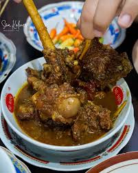 Blungan kambing berat setelah di rebus•daun jeruk•air daging kambing•cabe rawit ijo•rawit merah•rawit keriting•bawang merah, bawang putih•asem jawa, karna ga ada asem nya skip. Sam Kuliner Halo Sam Kali Ini Kulineran Ke Warung Sate Facebook