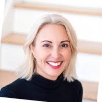 Ann Niles's Instagram, Twitter & Facebook