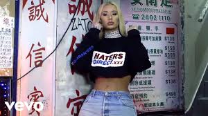 Azalea moved to the united states at the age of 16 to pursue a career in music, and has since resided in los angeles. Iggy Azalea Mo Bounce Official Music Video Youtube