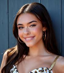 Lora Madison's Instagram, Twitter & Facebook