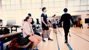 Les fous du volant est un jeu de courses survolté pouvant réunir jusqu'à six participants. Badminton Valence Les Fous Du Volant