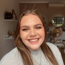 HOW GORGEOUS IS THAT SMILE 😍🥰 the gorgeous Elzerie ready to head off to a  wedding today✨