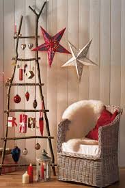 So, check out our 34 proposals to decorate this part of your home for the christmas holidays. 51 Awesome Ways To Use Christmas Balls And Ornaments In Decor Digsdigs