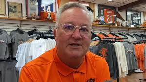 Hinson and Wright Helping Lead the Way Through NIL Wild Wild West