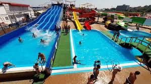 Administratorul unui parc acvatic din eforie nord a fost amendat cu suma totală de 12.000 de lei pentru că nu a respectat condiţiile distanţării fizice în timpul organizării unui eveniment recreativ. Eforie Aqua Park