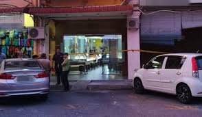 Kedai emas affindi sungai petani. 2 Lelaki Samun Kedai Emas