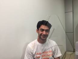 Dia disorot lantaran perihal agama yang dianutnya. Cerita Reza Rahadian Masuk Islam Hasil Berdialog Dengan Tuhan