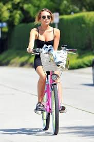 Miley Cyrus 040612 Lime Lt 02