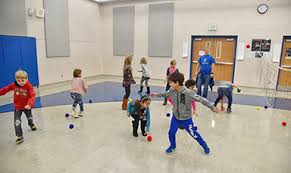 Get kids learning and moving with this simple game to learn left from right wait until you see it… via therapy fun zone. Recess In The Rain And Snow And Playworks