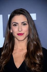 Rae Barton's Instagram, Twitter & Facebook