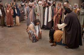 Did Yeshua Nullify Or Uphold The Law With The Woman Caught In Adultery In John 8 By Guest Blogger Sarah Rush Jesus Jesus Pictures Bible