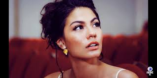 Demet Ozdemir In Early Bird Candem Galerias De Fotos Fotos