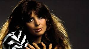 The Story Behind Fiona's Fiery 1985 Breakthrough Hit “Talk to Me”