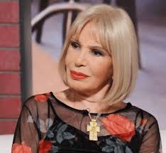 I katerina kainourgiou «adeiazei» ton niko bartzi Menoyme Spiti Me Thn Rika Dialyna People Of Art