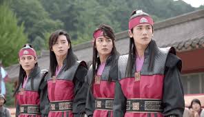 Father, mother (deceased), older brother and two older sisters. An Innocent Love Story With A Gorgeous Cast What To Watch After Encounter Kissasian
