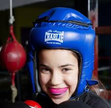 Laura, 14 años y 39 kilos, la única niña en el 'dream team' del boxeo  español