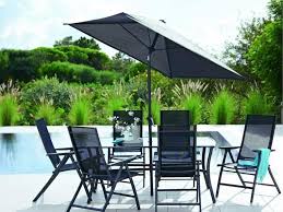 Terrasse Und Garten Mit Originalen Erganzungen Kubel Rosen Gartenterrasse Pflanzen Mediterranenstil N Garten Terrasse Essplatz Im Freien Gartengestaltung