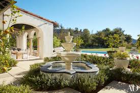 Inside kourtney kardashian's beautiful family home in los angeles. Inside Khloe And Kourtney Kardashian S Houses In California Architectural Digest