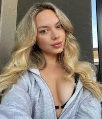 Kristina Flynn's Instagram, Twitter & Facebook