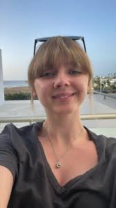 Eloise Hutchins's Instagram, Twitter & Facebook