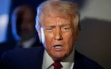 Thuế ông Trump có hiệu lực, biểu tình đồng loạt khắp nước Mỹ, Canada,  Mexico, châu Âu