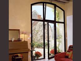 5 Portes De Grange Reinventees Avec Intelligence Elle Decoration Porte Grange Maison Grange