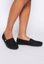 The perfect layering piece has arrived in the form of the trudy long sleeve knit black! Toms Alpargata Slipper Black Schwarz Zalando De