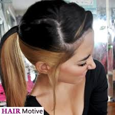 Emma Chamberlain Black And Blond Hair Two Tone Hair Ideas Blonde Underneath Hair Two Toned Hair Honey Hair